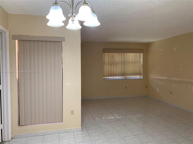 Foto del edificio - 10861 NW 7th St