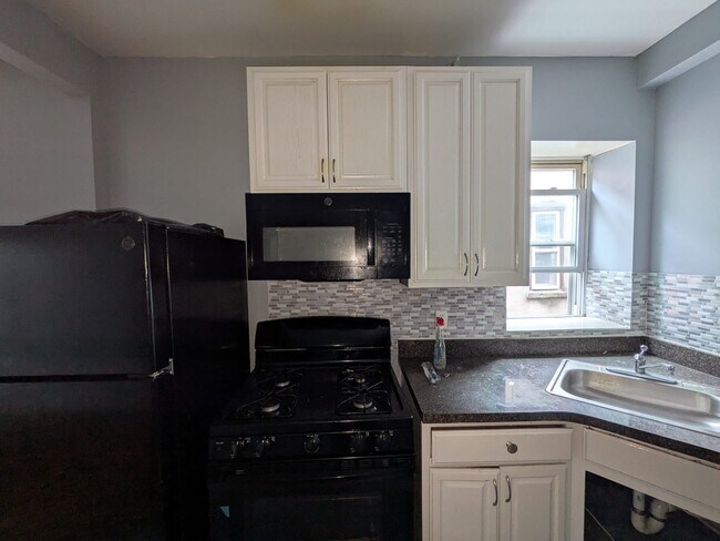 Building Photo - 552 Avenue C