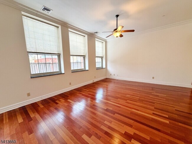 Foto del edificio - 33 Forest Ave