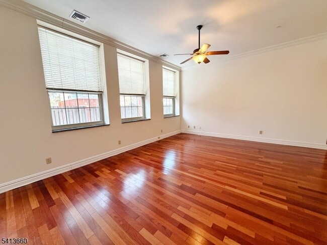 Building Photo - 33 Forest Ave