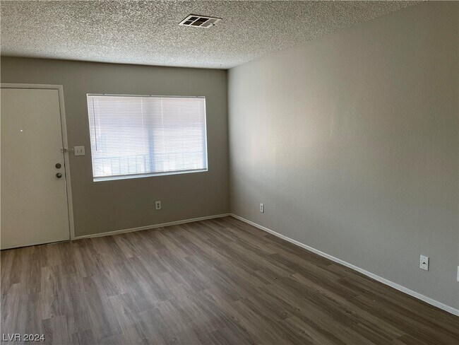 Building Photo - 3109 N Walnut Rd