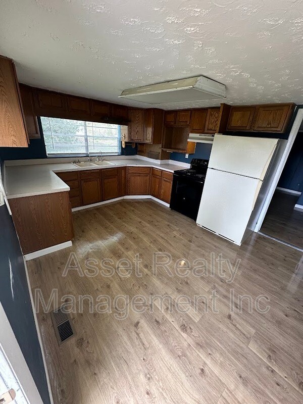 Foto del edificio - 9310 Davis Dr