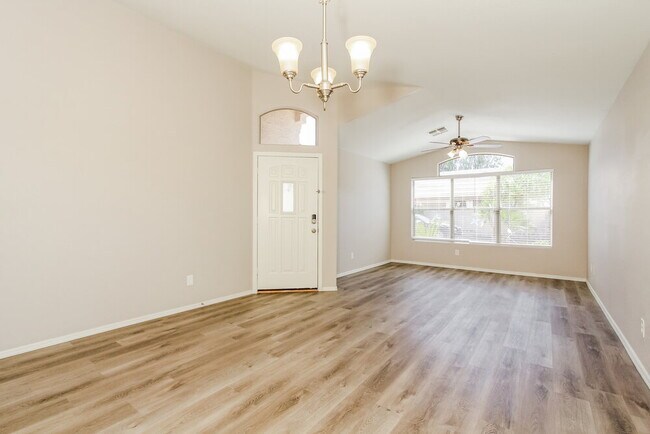 Foto del edificio - 1745 N 125th Dr