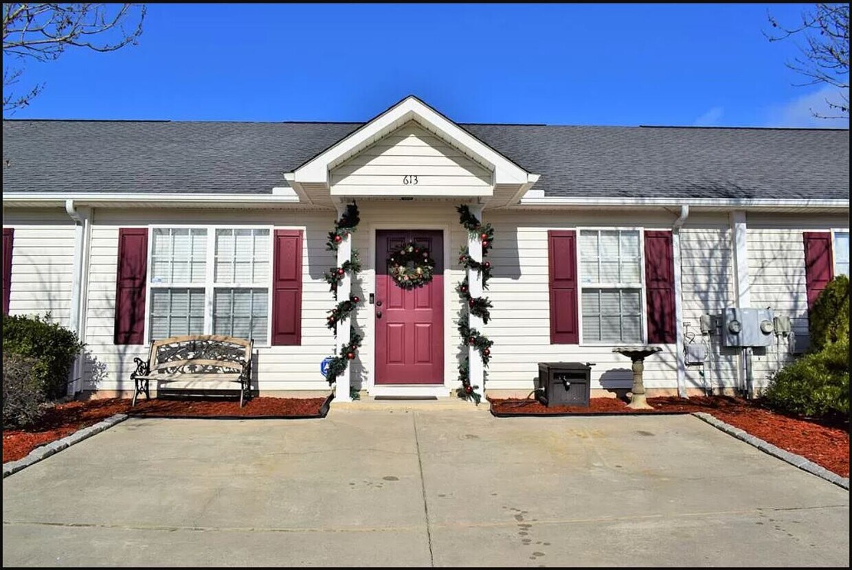 613 Belle Ct, Martinez, GA 30907 Townhouse for Rent in Martinez, GA