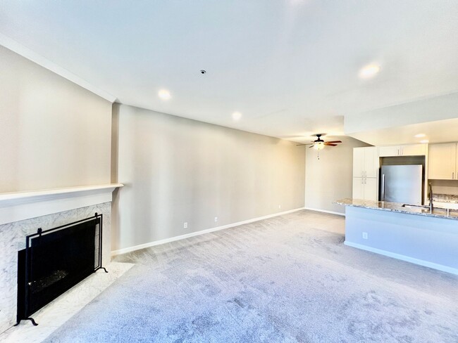 Building Photo - Newly remodeled 2B/2BA Condo w/ reserved p...