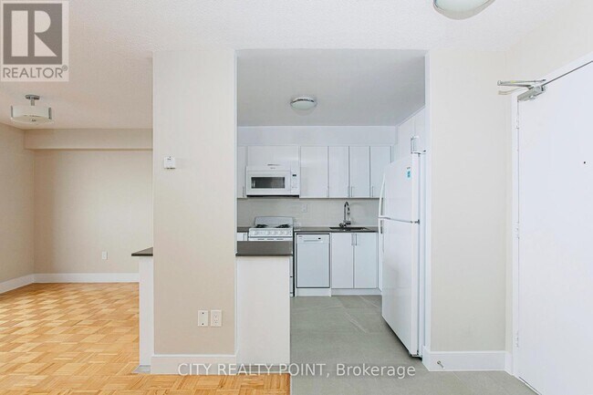 Photo du bâtiment - 666-666 Spadina Ave.