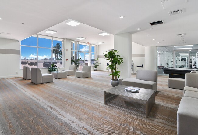 Foto del edificio - 10350 W Bay Harbor Dr