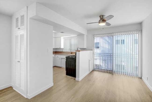 Building Photo - 744 S.Windsor Blvd. - just south of Wilshire Blvd.