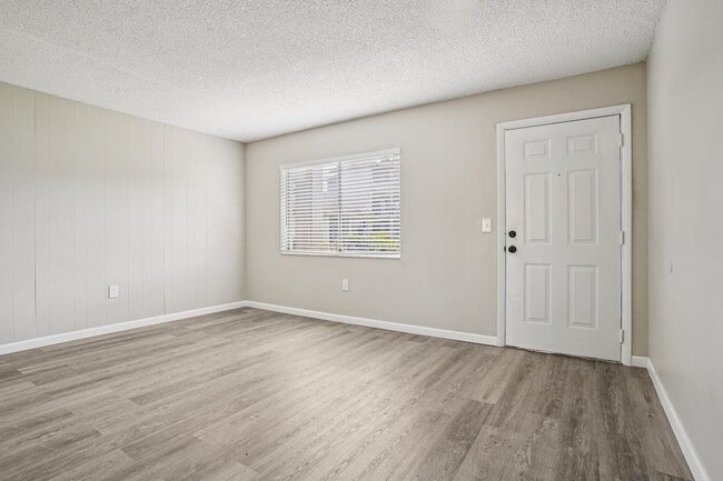Building Photo - Waterview Crossing Apartments