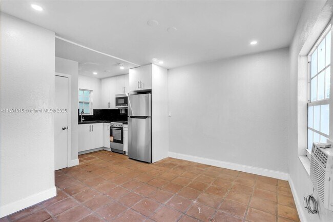 Foto del edificio - 1045 NE 131st St