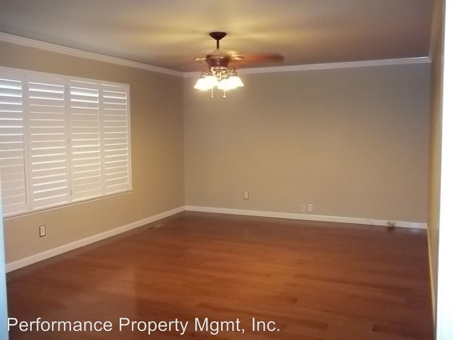 Building Photo - 3 br, 2.5 bath House - 2219 E. Magill