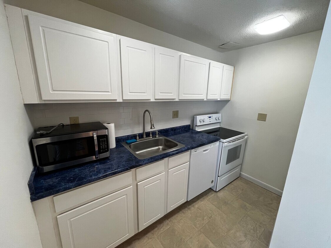 Primary Photo - 2 Bedroom in Farmington Village