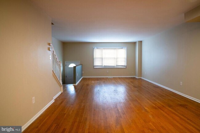 Foto del edificio - 933 Elm Rd