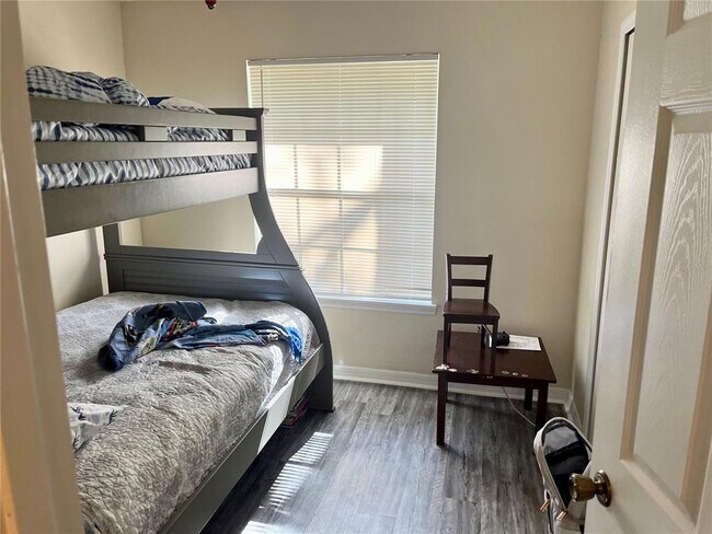 Foto del edificio - 329 NW 48th Blvd