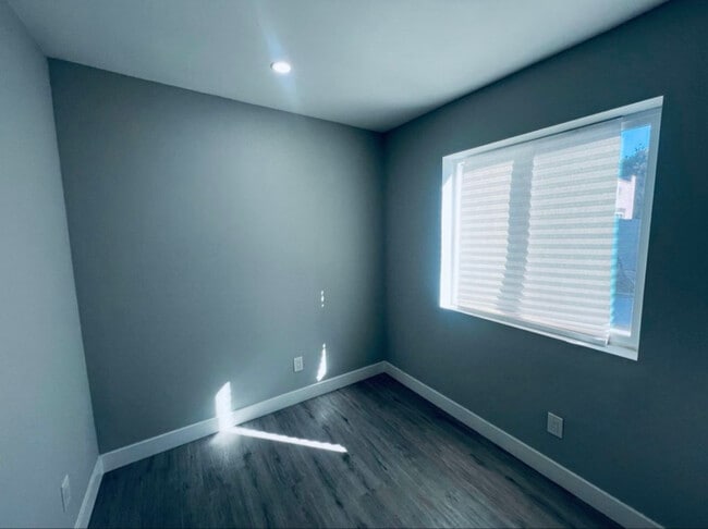 Foto del edificio - 2437 Cochran Ave