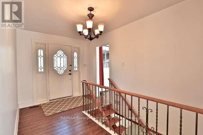 Photo du bâtiment - 1336 Queen Victoria Ave