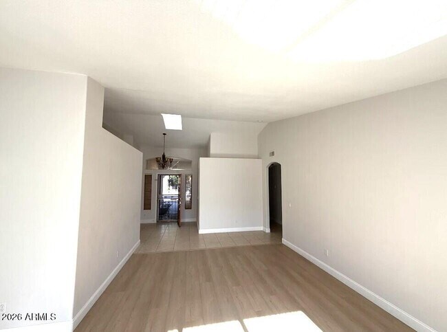 Building Photo - 913 W Horseshoe Ave