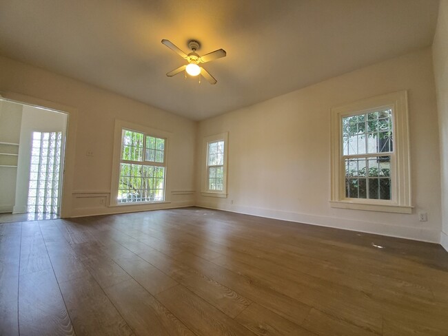 Living Room - 401 Westminster Ave