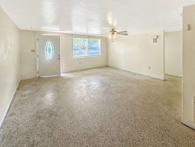Building Photo - Pet-Friendly Rental Between University Pkw...