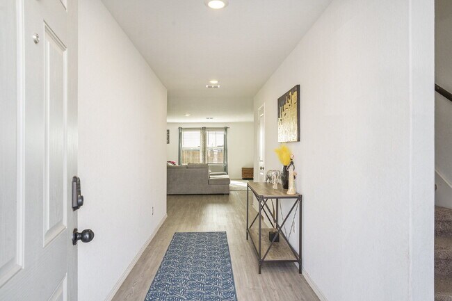 Foto del edificio - **First Month Rent Special**50% Off First Month Rent**Call Today! "Spacious 4-Bed, 3-Bath Gem in ...