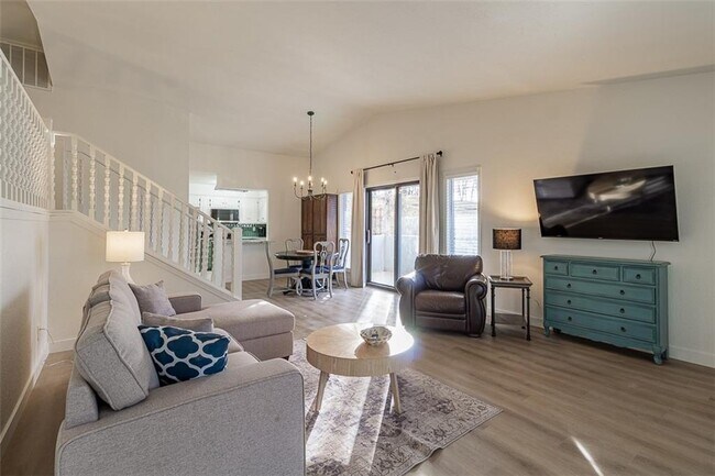 Foto del edificio - 16 Estes Dr