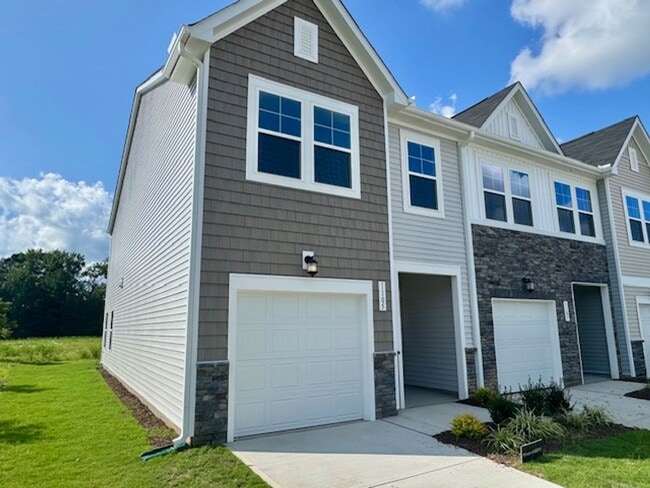 Building Photo - Brand New Townhome!