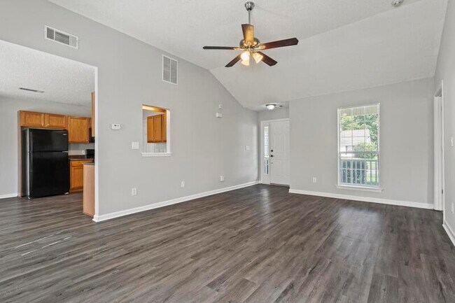 Building Photo - 610 Fieldcrest Dr