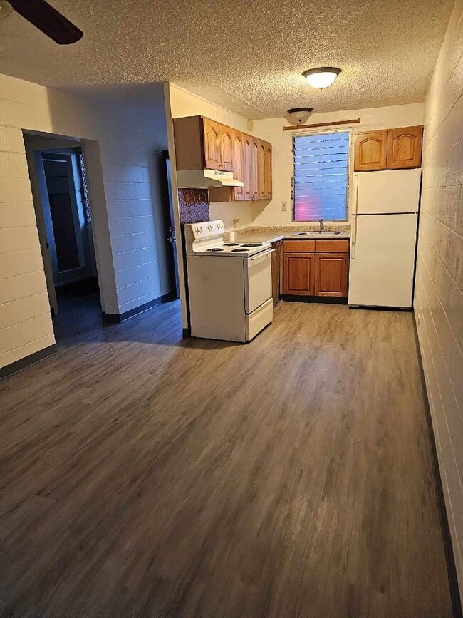 Building Photo - Newly Renovated 1 BD in Hilo Town!