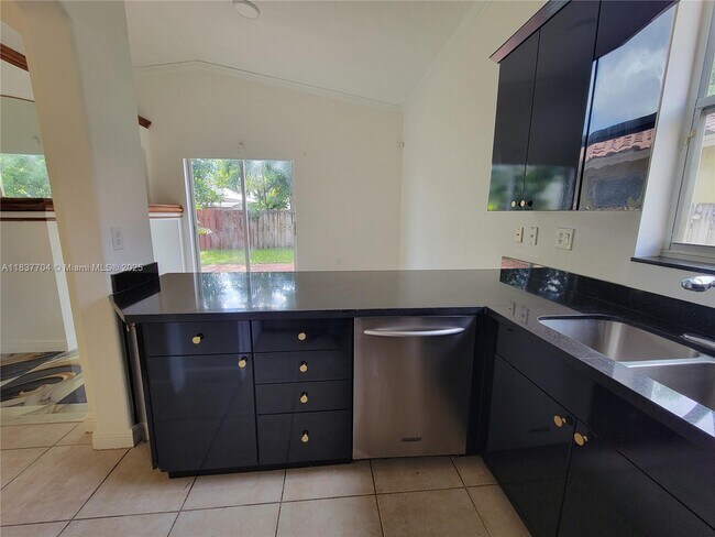 Building Photo - 4949 SW 134th Ave
