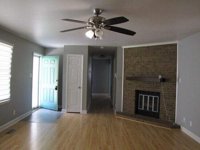 Building Photo - 513 Chivalry Dr