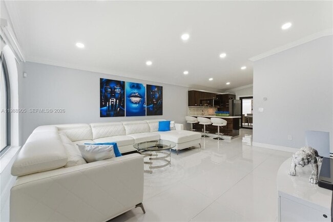 Foto del edificio - 3355 W 68th St