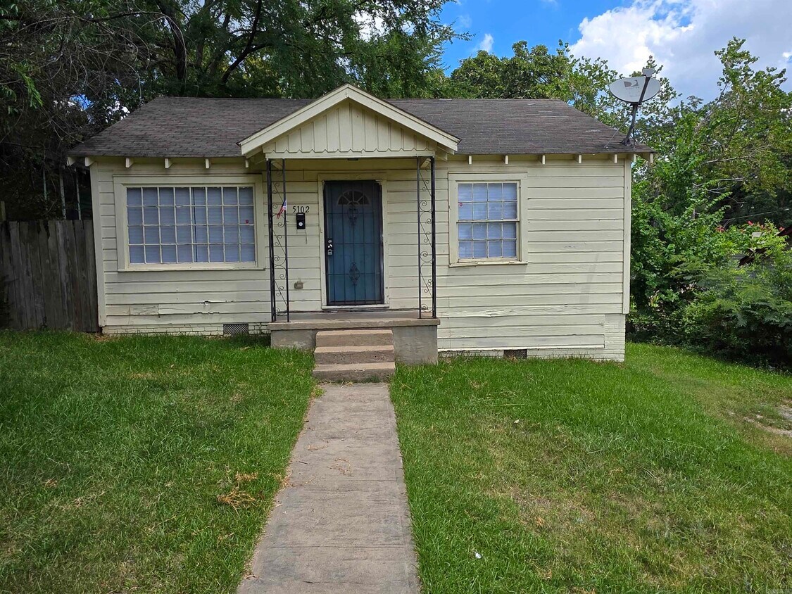 Foto principal - 5102 W 11th St