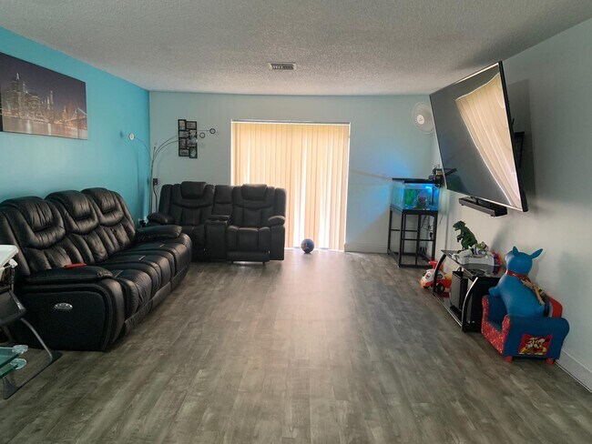 Living Room - 8851 NW 119th St