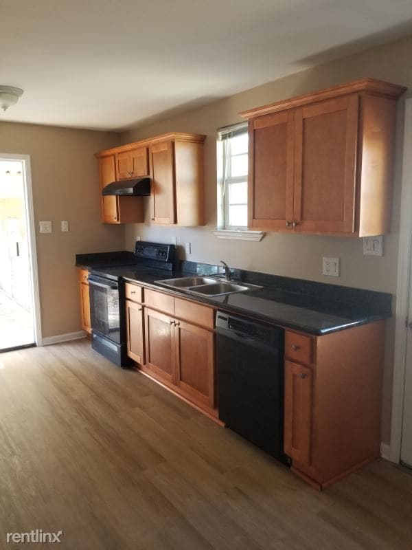 Building Photo - 3 br, 2 bath House - 214 Oak PL