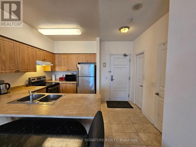 Photo du bâtiment - 350 Red Maple Rd