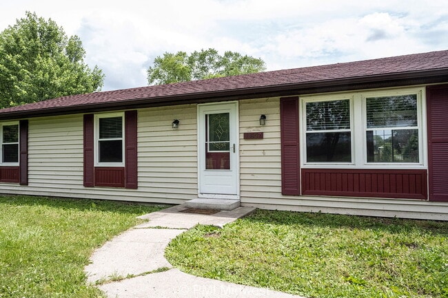 Foto del edificio - "Charming 3-Bed, 2-Bath Home in Noblesvill...