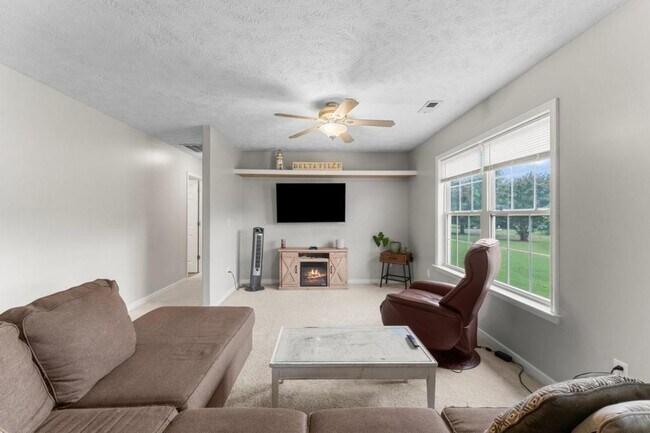 Foto del edificio - 121 Ashley Ct