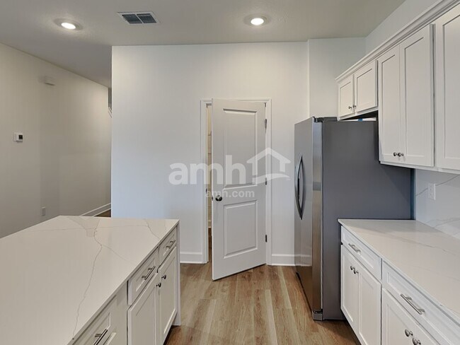 Foto del edificio - 3012 20th Ave W