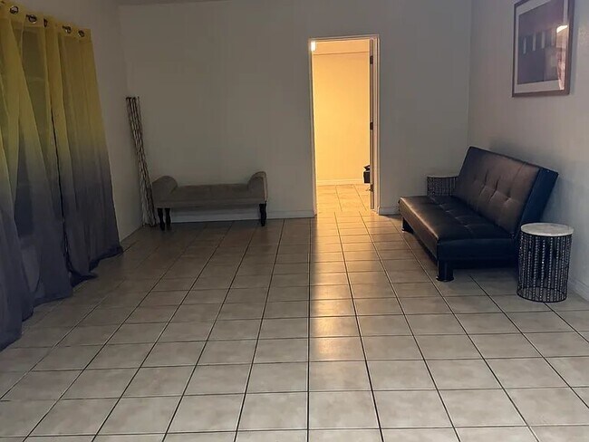 Foto del edificio - 4717 Town N Country Blvd