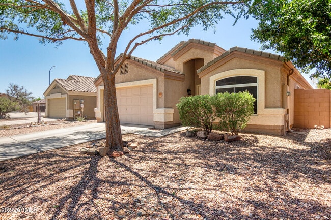 Building Photo - 1020 S Esmeralda