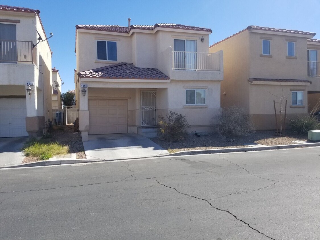 Primary Photo - 2 Bedroom Single Family!!