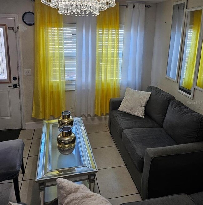 Building Photo - 553 Robin Hill Cir