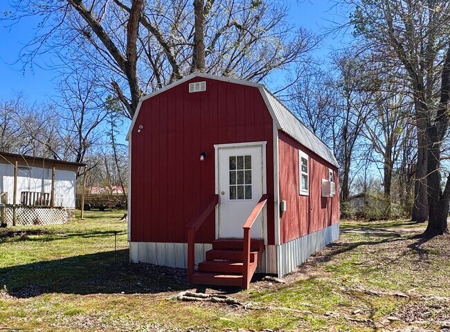 Building Photo - Studio Tiny home in West Batesville