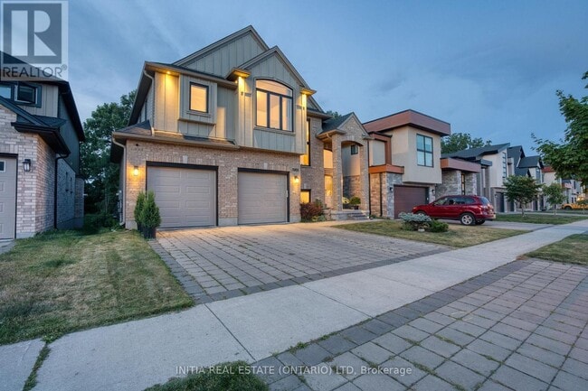 Building Photo - 1303 Dyer Cres
