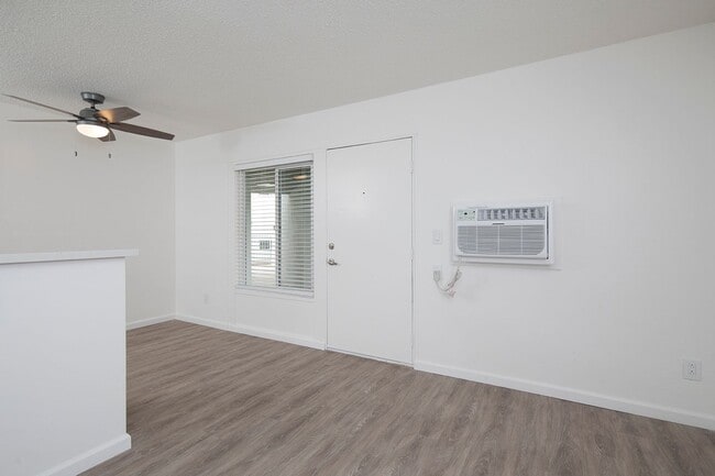 Interior Photo - Aztec Pacific Apartments