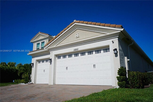 Foto del edificio - 5850 Whippoorwill Cir