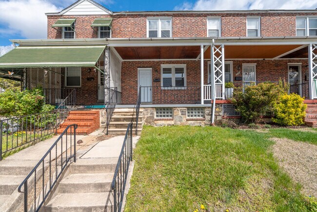 Building Photo - 2 Bedrooms PLUS Den