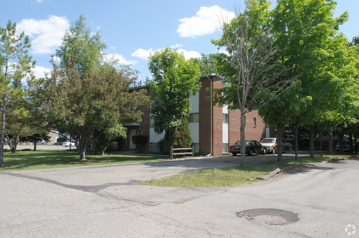 4331 N Grand River Ave, Lansing, MI 48906 Apartments in Lansing, MI