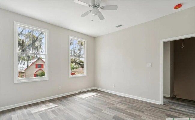 Building Photo - Updated Home in the Heart of Savannah
