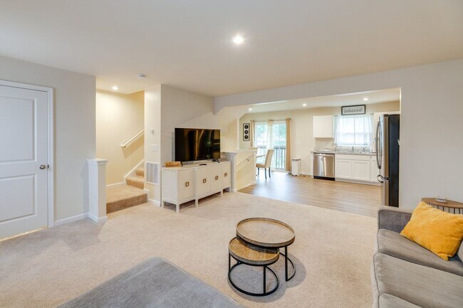 Foto del edificio - 6262 Pebblebrook Dr